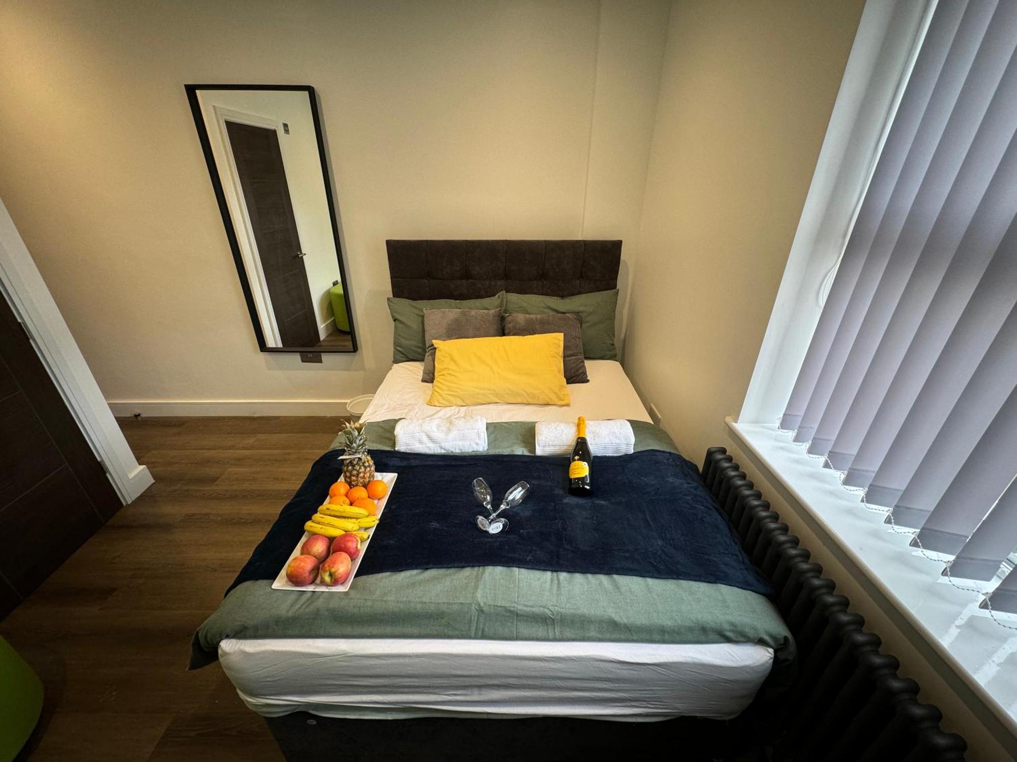 Elland Southgate Luxury Apartments מראה חיצוני תמונה